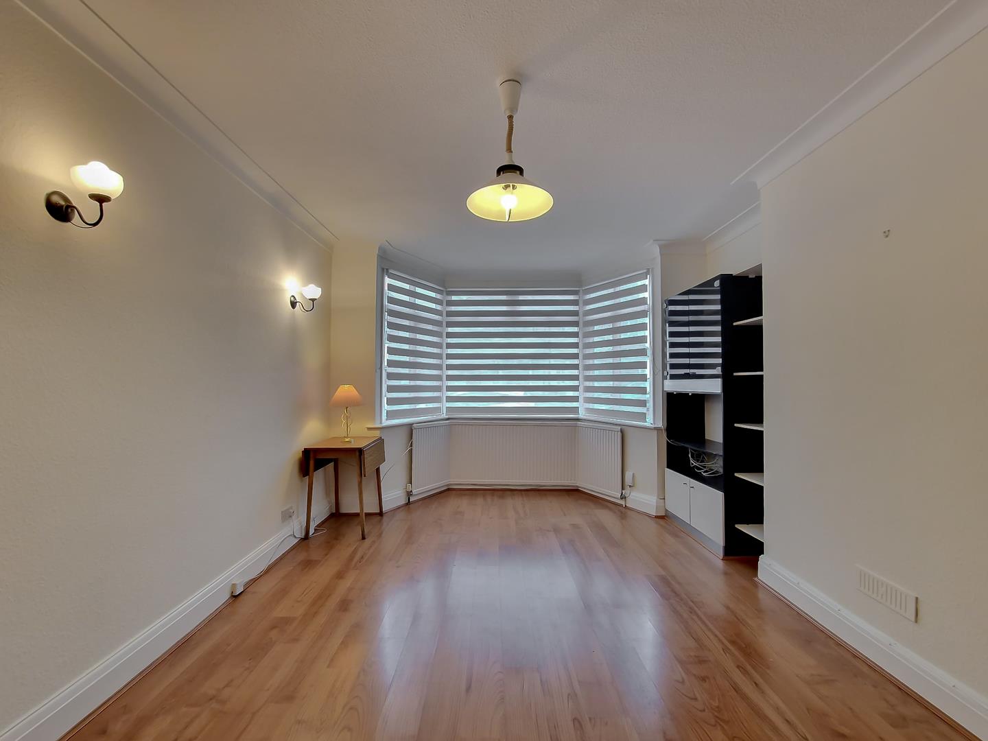 3 bed property in Gainsborough Gardens, London